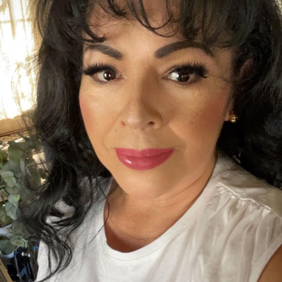 Meet your Posher, Alma - Picture 2 of 4